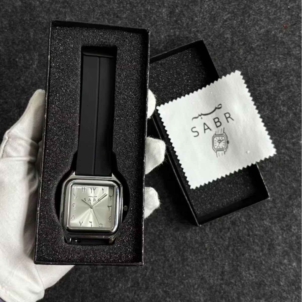 Montre SABR™ Unisexe– Élégance Minimaliste & Symbole de Patience
